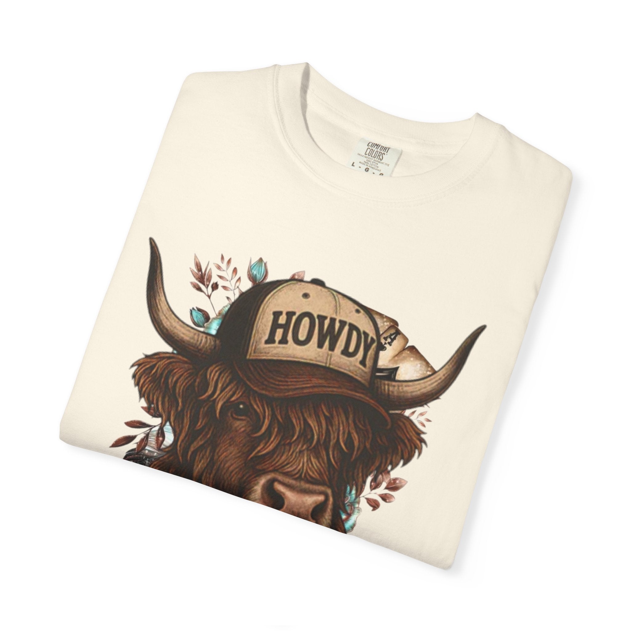 Highland Cow Wearing 'Howdy' Hat T-Shirt | Rustic Cattle Graphic Tee