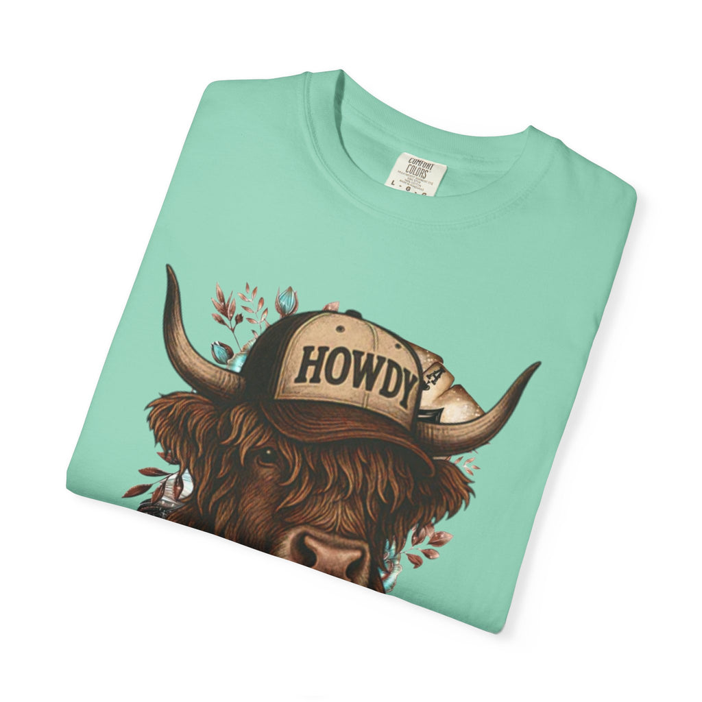 Highland Cow Wearing 'Howdy' Hat T-Shirt | Rustic Cattle Graphic Tee